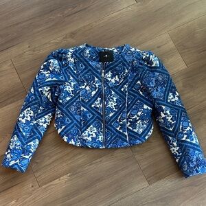 7 for all Mankind quilted cropped blue jacket size Medium. Zip up. Has pockets!